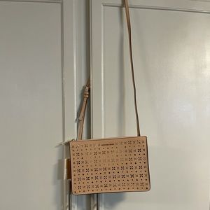 New with tags peach clutch crossbody. MK this bag is super cute